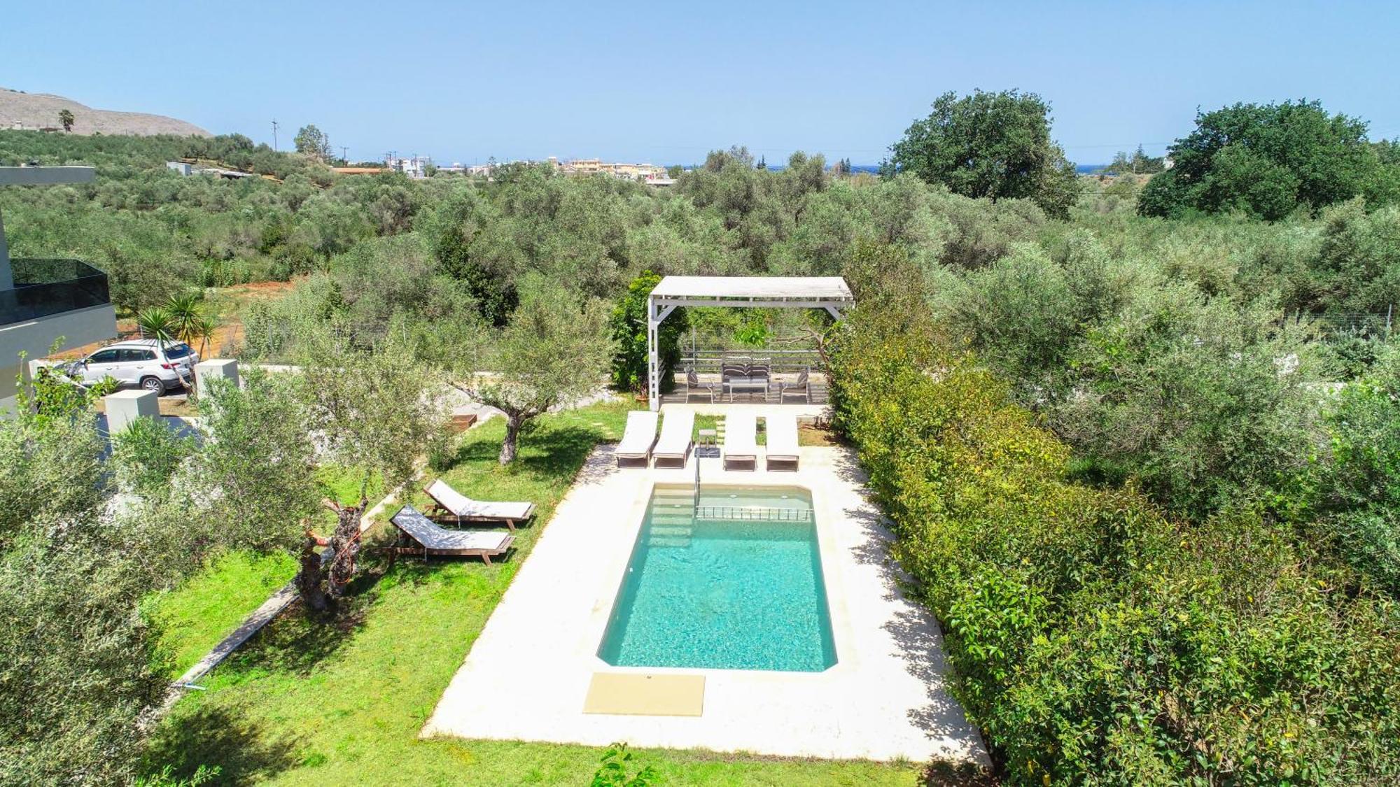 Villa Marian With Private Swimming Pool & Jacuzzi Georgioupoli Bagian luar foto